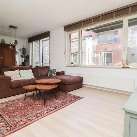 Spacious In The Heart Of The Center With Parking Space