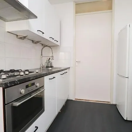 Spacious In The Heart Of The Center With Parking Space *