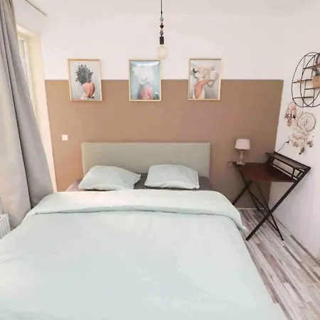 Spacious In The Heart Of The Center With Parking Space *