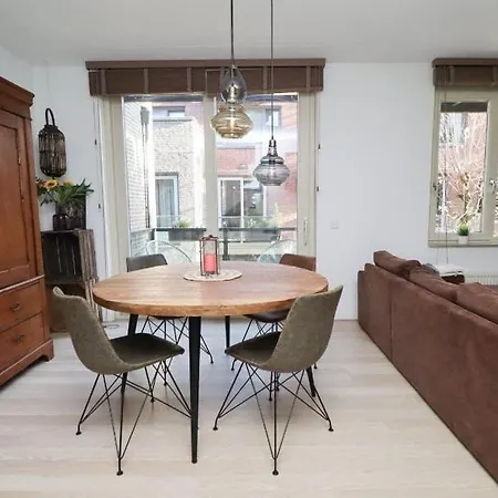 Spacious In The Heart Of The Center With Parking Space