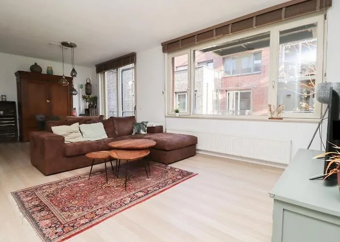 Spacious In The Heart Of The Center With Parking Space