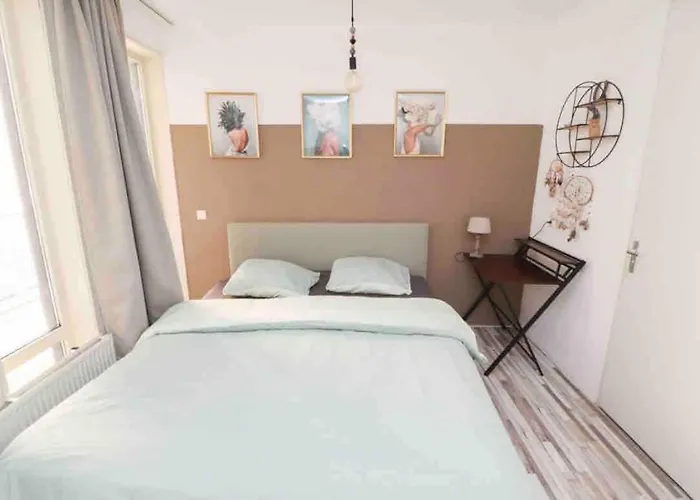 Spacious In The Heart Of The Center With Parking Space *