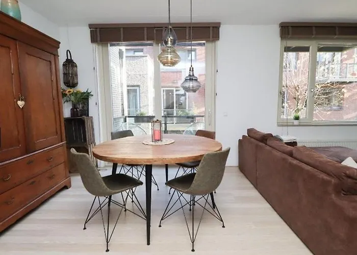 Spacious In The Heart Of The Center With Parking Space