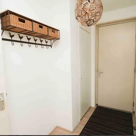 Spacious In The Heart Of The Center With Parking Space 아파트