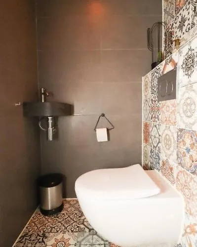 아파트 Spacious In The Heart Of The Center With Parking Space *