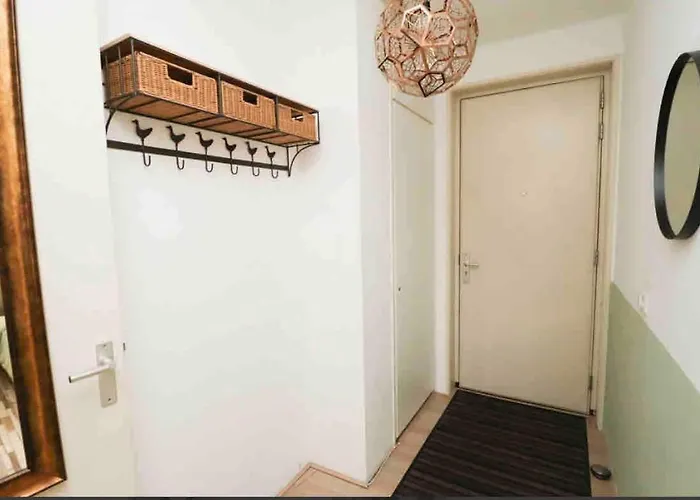 Spacious In The Heart Of The Center With Parking Space 아파트