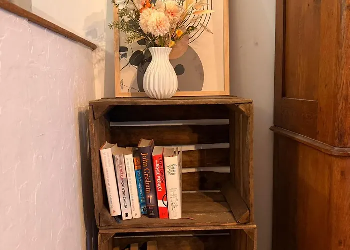 Spacious In The Heart Of The Center With Parking Space 아파트 브레다